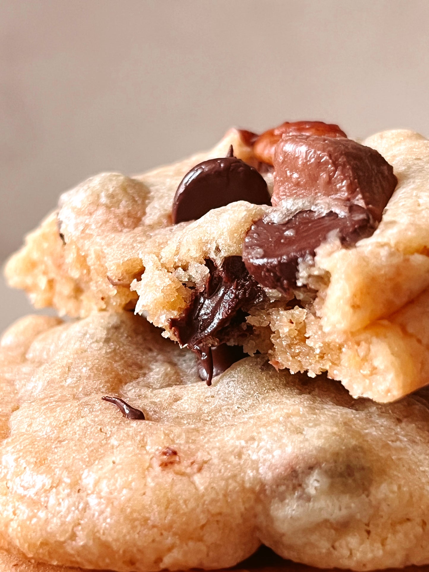 COOKIES CHOCOLATE, NUECES PECANAS Y PRALINÉ